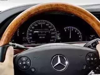 方向盘发抖跑偏是什么原因,踏刹车方向盘发抖是什么原因