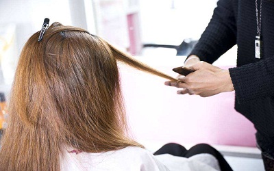 理发师如何吹头发不毛躁顺直,理发店教你正确吹头发的小妙招