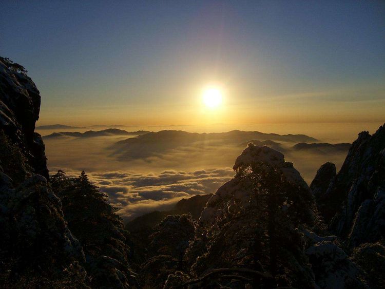 黄山半山腰的酒店多少元一夜,黄山山顶酒店价格会降吗