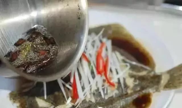 清蒸多宝鱼的做法最正宗,清蒸多宝鱼的做法最正宗的视频