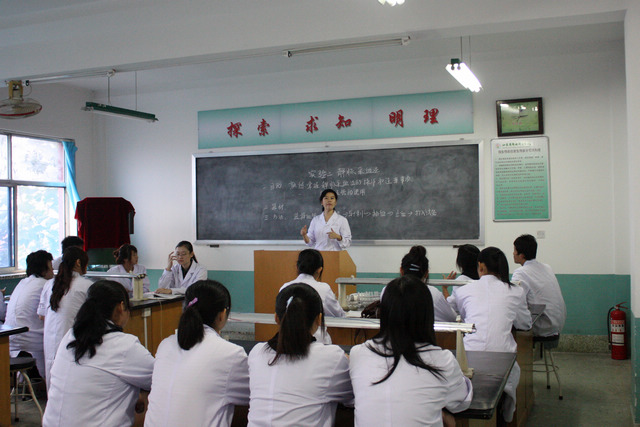 卫校好的学校有哪些,卫校好不好找工作