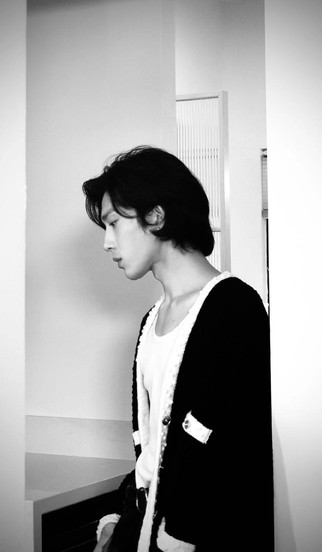 井柏然王一博白敬亭搞怪拍照,井柏然白敬亭朋友圈互动