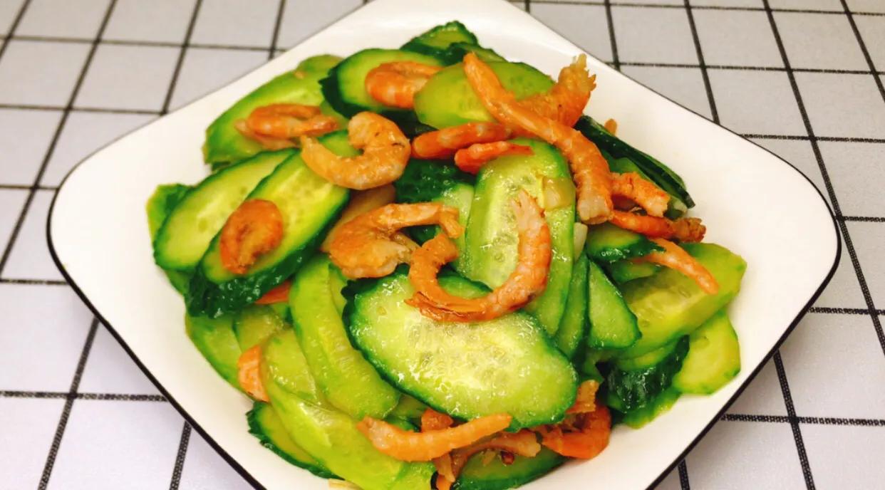 胡萝卜丁黄瓜丁炒虾仁怎么炒好吃,虾仁怎么做营养减肥餐