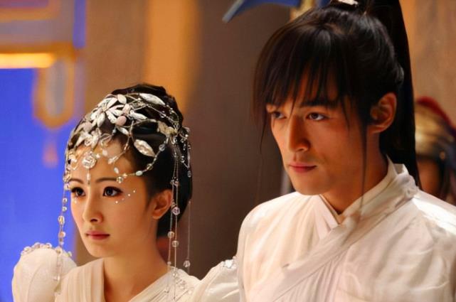 杨幂被爆整容过度?疑似被故意诋毁