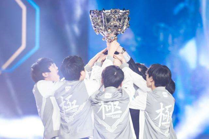 lol青训职业选手大约多少人,lol职业选手在哪里报名