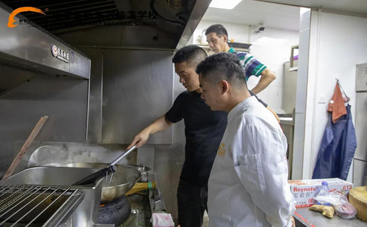 新东方优秀学子回访,福建新东方烹饪学校新生访谈