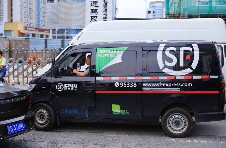 刘强东破纪录的视频,京东破万亿刘强东今日身价多少