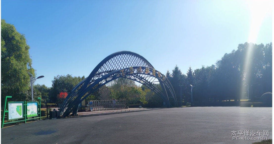 忽如一夜秋风来的下一句,,忽如一夜春风来千树万树梨花开