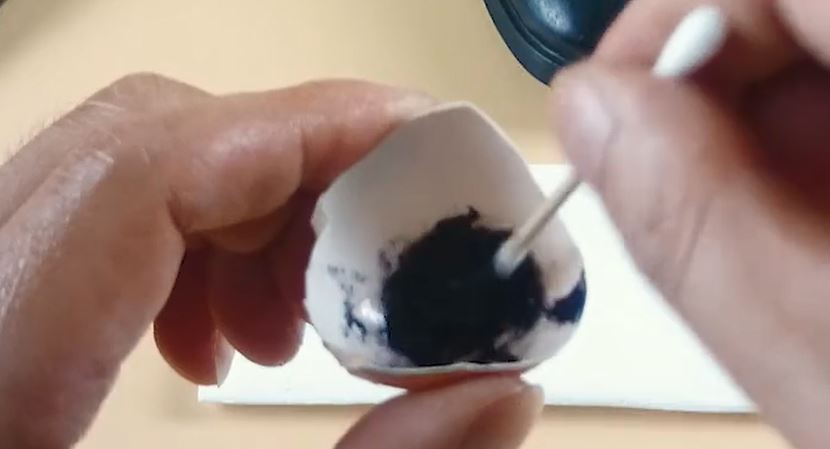 皮鞋破皮修复的最有效方法,皮鞋蹭掉一丁点怎么办