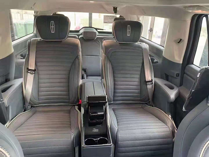 林肯领航员中排座椅三座,新款林肯领航员内饰