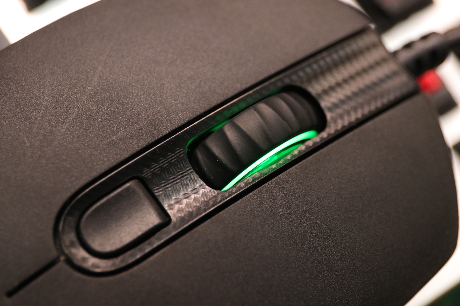 低价低延迟无线游戏鼠标推荐,不打孔轻量化鼠标推荐