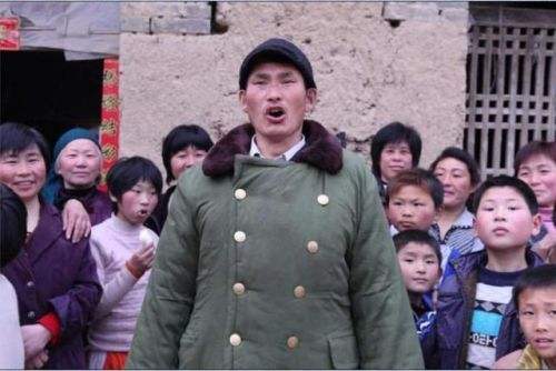 大衣哥为村民做了哪些好事,大衣哥一家善良朴实勤劳实在