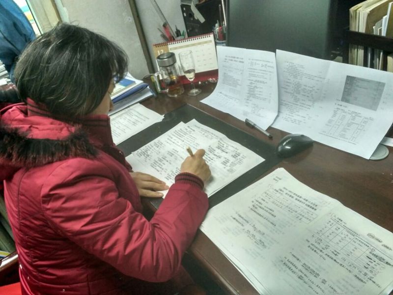 严禁家长批改作业的利弊,禁止家长批改作业教师该如何减负