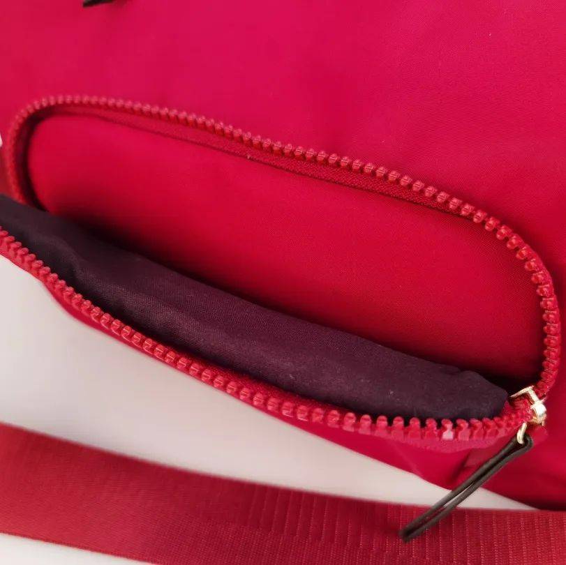 今年特别流行尼龙包 (今年流行的尼龙包包)