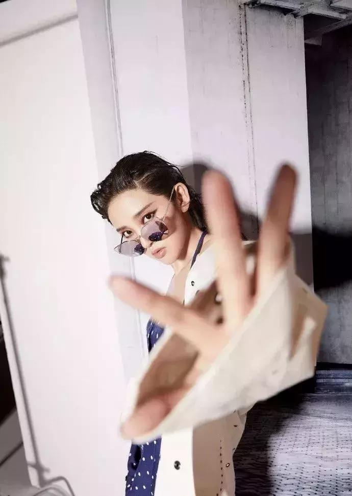 大脸短发烫发女2021流行发型减龄,国字大脸适合的短发发型图片欣赏