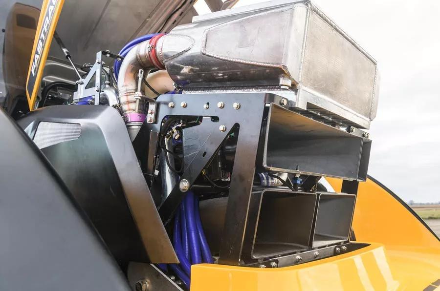 铁牛改装大马力发动机,铁牛升级碾压超跑