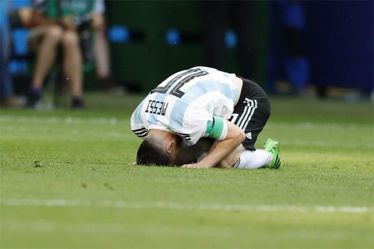 世界足球先生梅西演讲,世界足球先生梅西罗纳尔多