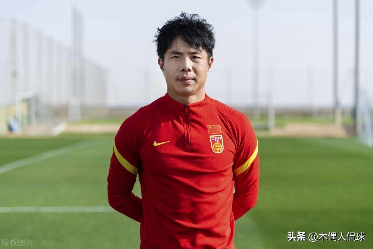 李铁续约，国足12强赛阵容大换血？5归化唱主角，89黄金一代淡出