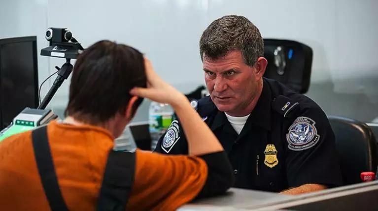 过海关被拉进小黑屋会发生什么,过海关被关进小黑屋怎么办