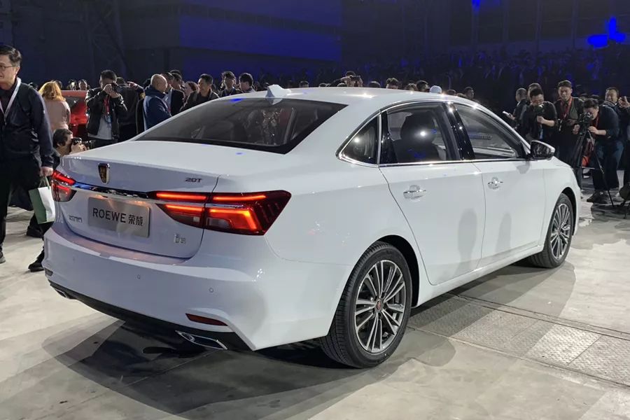 荣威i6plus官图发布外观和配置,荣威i6plus旗舰版落地价