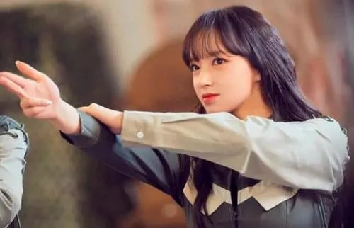 鞠婧祎4000年一遇美少女秒变,鞠婧祎和杨超越照片