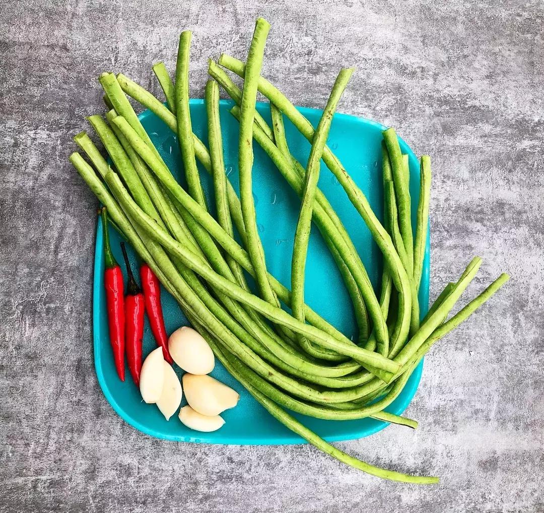 炎热的夏天不想吃饭，这道菜香辣爽口，让你胃口大开