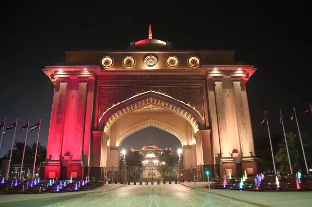 迪拜点亮中国红的视频,阿联酋迪拜五星红旗