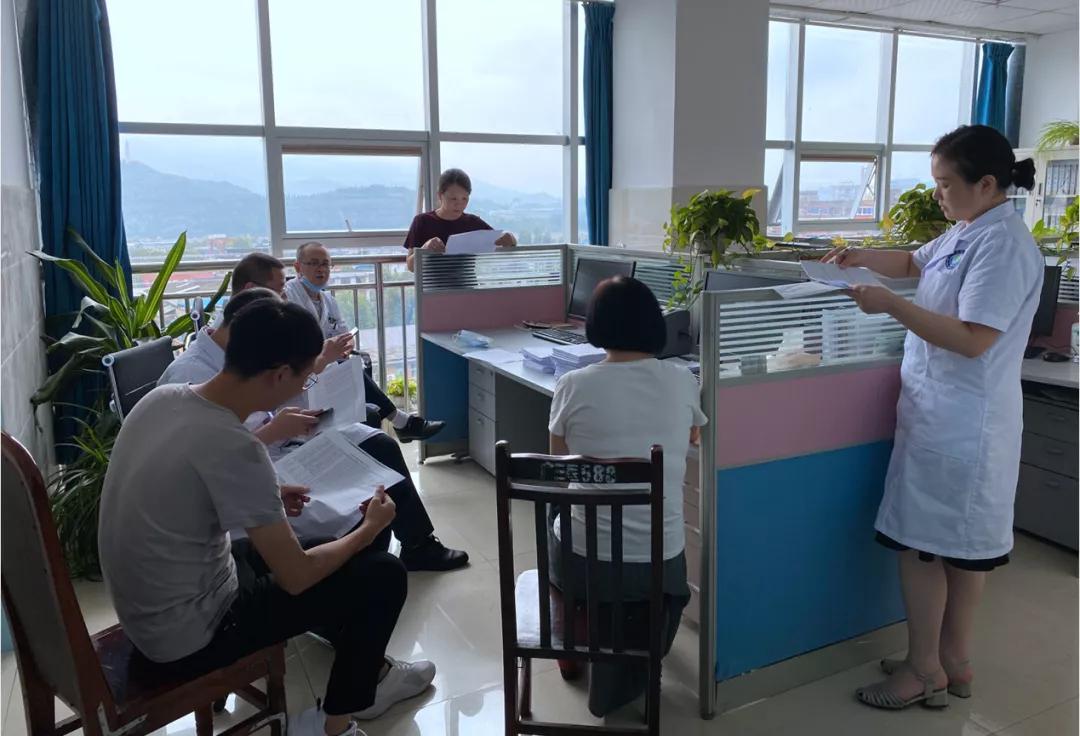 弘扬抗疫精神同心共抗疫情,医师节弘扬抗疫精神护佑人民健康