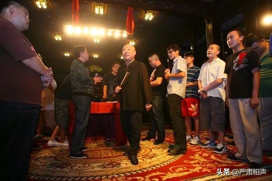 拳头、围墙、慈善宴|十年前,改变中国相声格局的那个午后