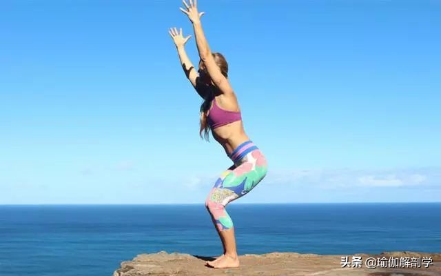 适合初学者在家做的简单瑜伽,这些瑜伽体式很适合在家做