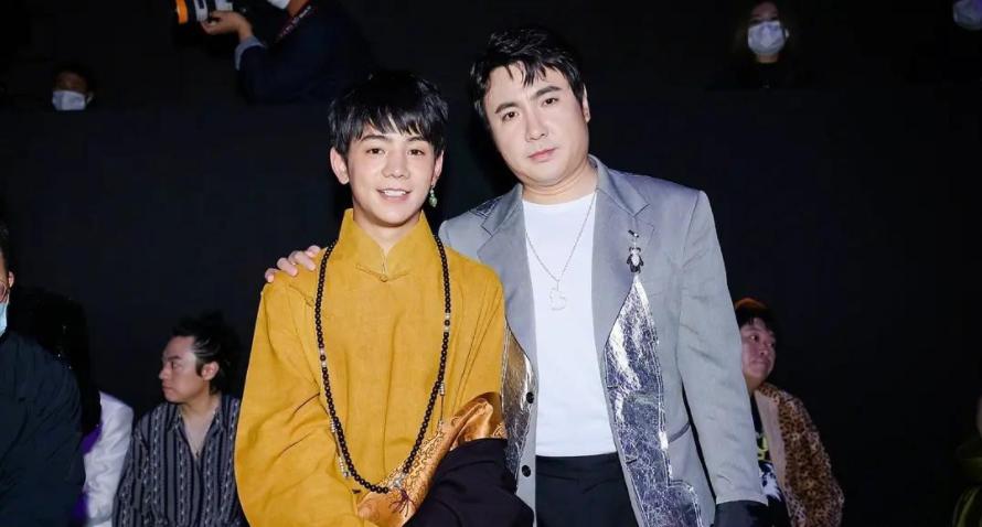 丁真综艺最新消息,丁真综艺首秀上演大型圈粉现场