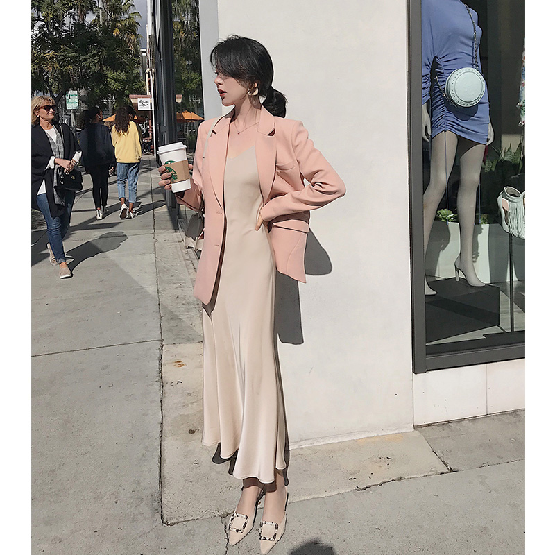 魅力网红连衣裙,显知性优雅,打造夏日迷人“砍男装”