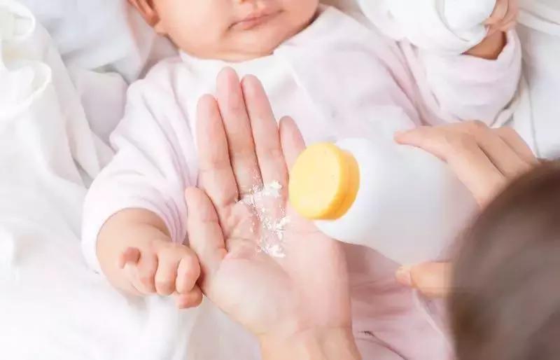 新生儿需要挤乳头？答：千万别，这会影响以后的发育