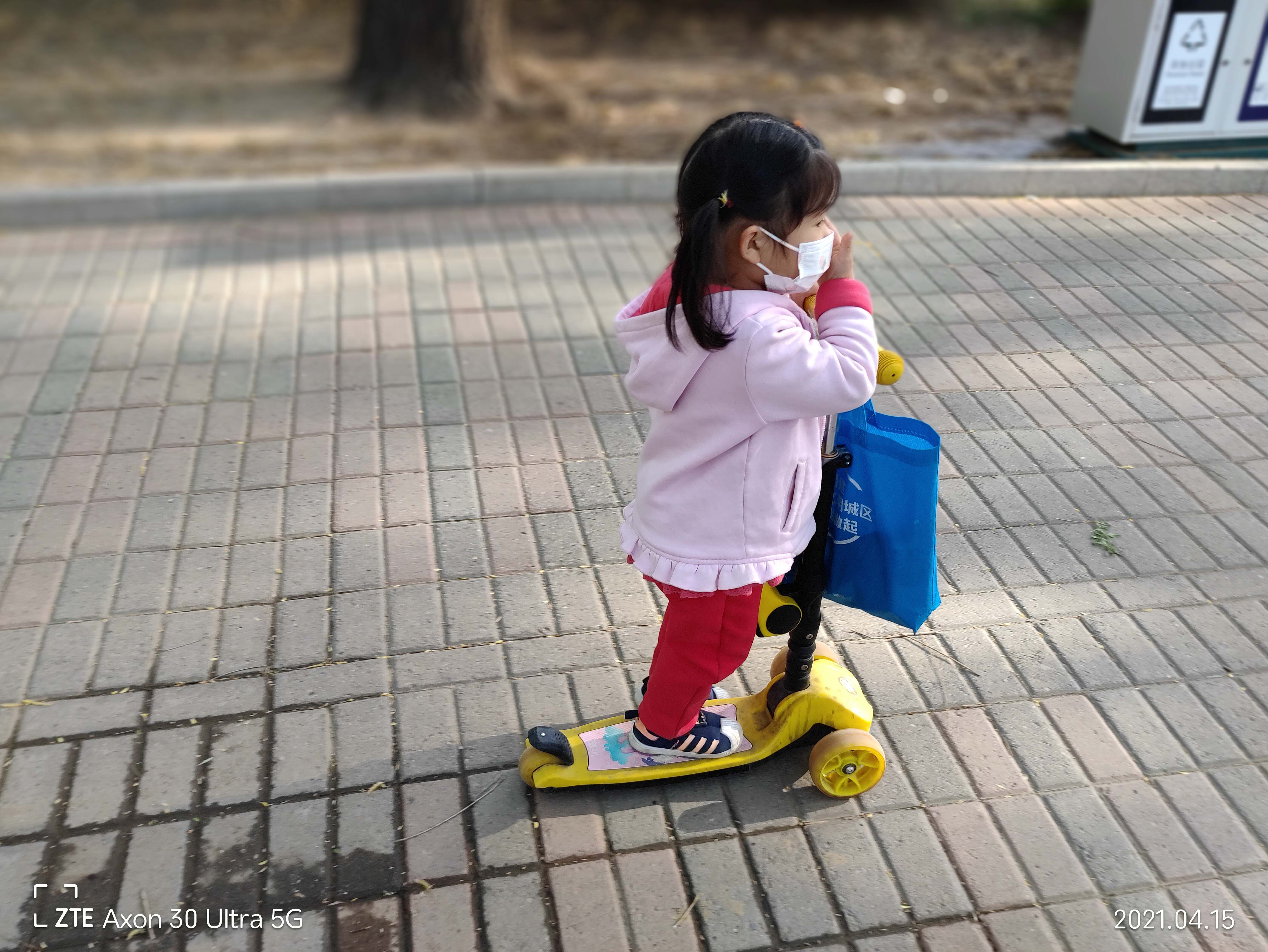 中兴axon30ultra评测屏下摄像头,中兴axon30ultra三千新机能入手吗