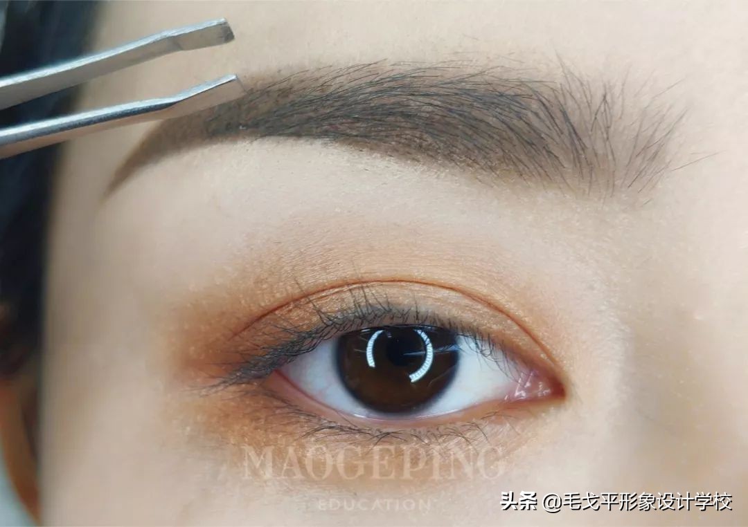 初学画眉毛步骤单眼皮眼妆,新手如何画眉和眼妆