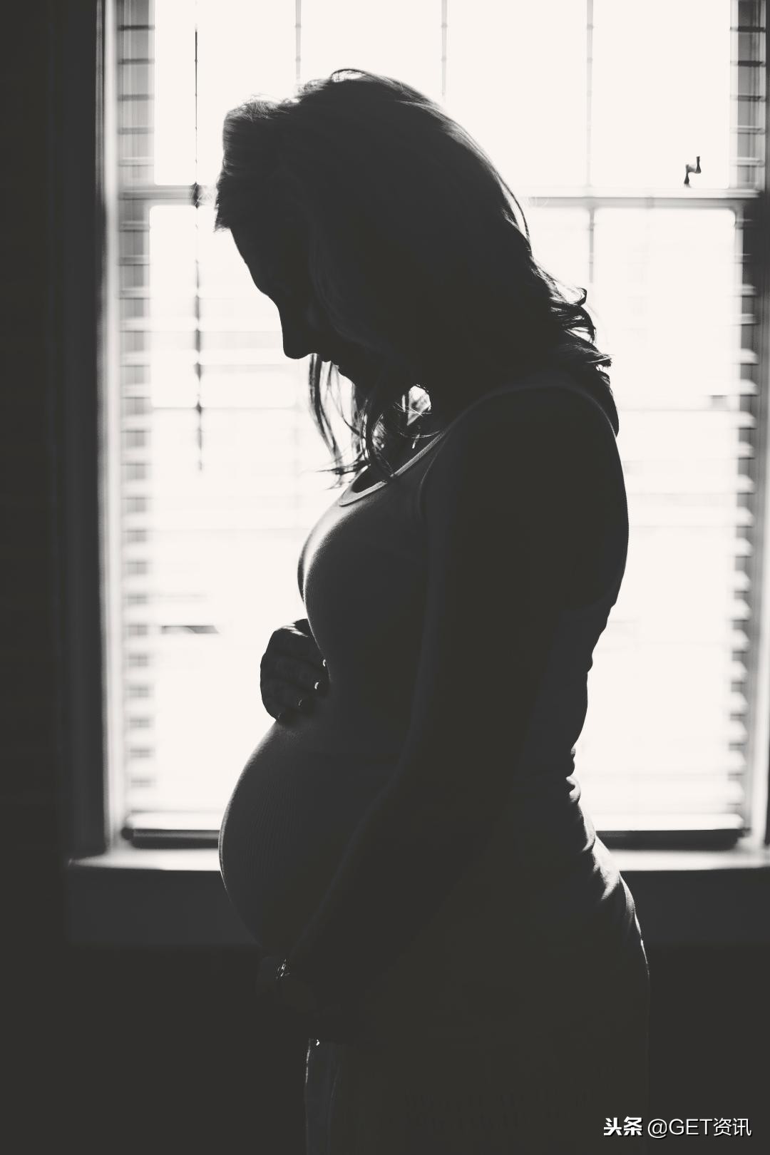 孕期喝酒胎儿畸形概率,孕妇喝巴黎水宝宝畸形