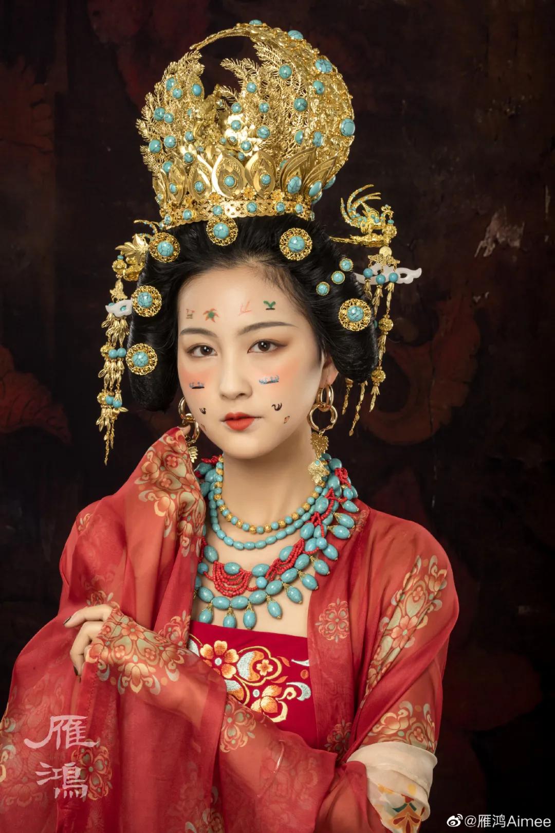 护士小姐用5毛钱的易拉罐，随手一剪猛翻千万倍，网友：手艺牛逼