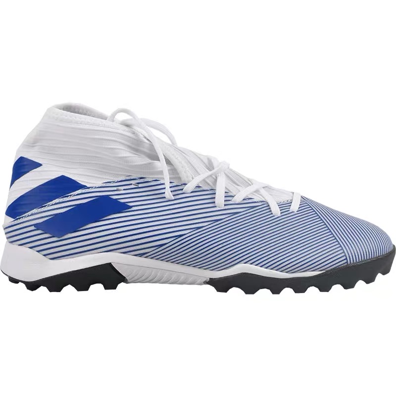 如何找到适合自己脚型的足球鞋,怎么选择合适自己脚的足球鞋