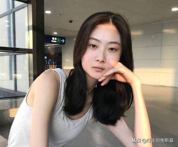 华人现身米兰总部发起*制抵**活动，杜嘉班纳顺势推出*制抵**版T恤赚钱