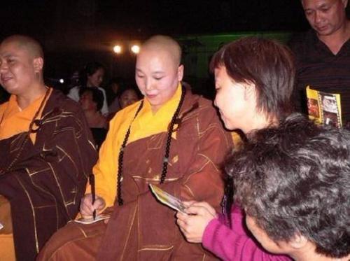 李娜从一代歌后去哪里了,李娜从一代歌后去哪了