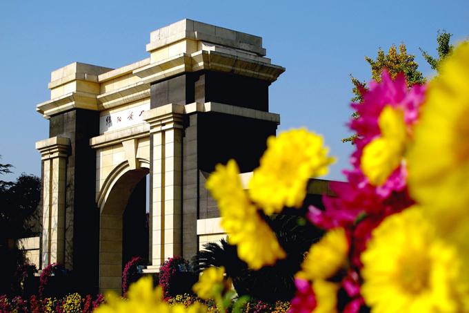 绵阳南山实验中学历年211上线率,绵阳南山中学高中学费一年多少钱