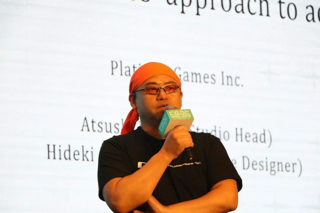 有人愿意花几百块钱,买下被这个光头“喷子”拉黑的资格