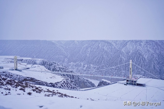 冬天独山子大峡谷视频,独山子冬日阳光