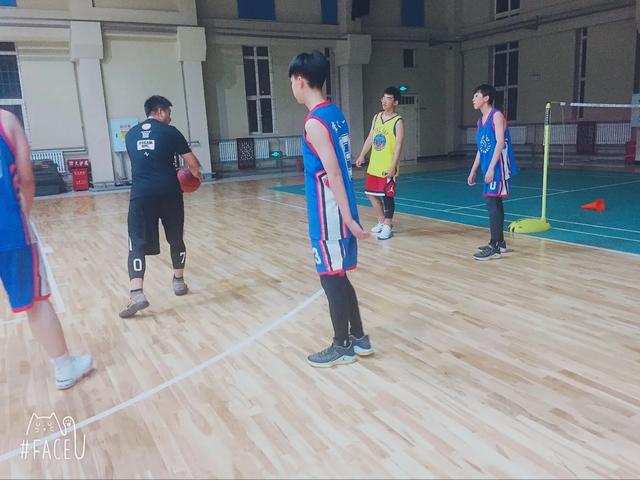 小学体育篮球交叉步突破,高中体育课篮球三步上篮教案