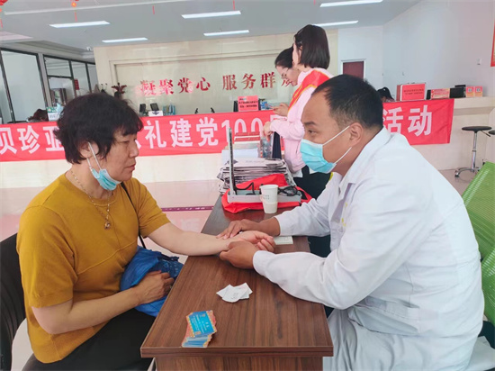 给予爱温暖寒冬的贝珍亚藏医馆