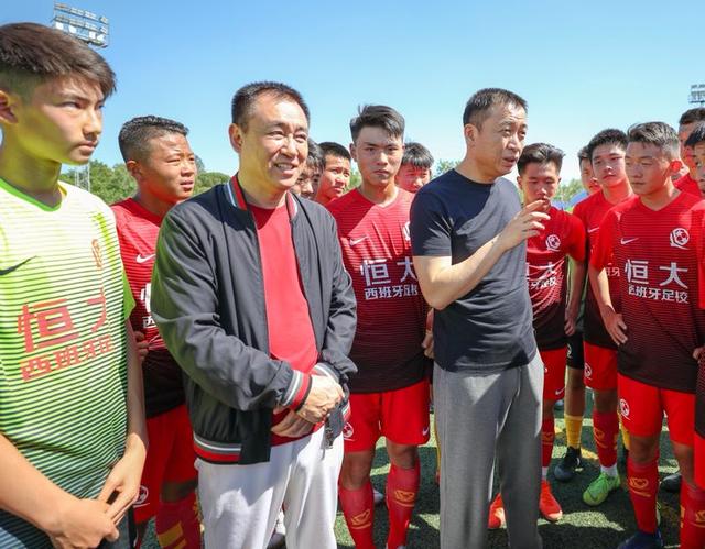 许家印现场观看马德里冠军赛7年26亿深耕足球青训