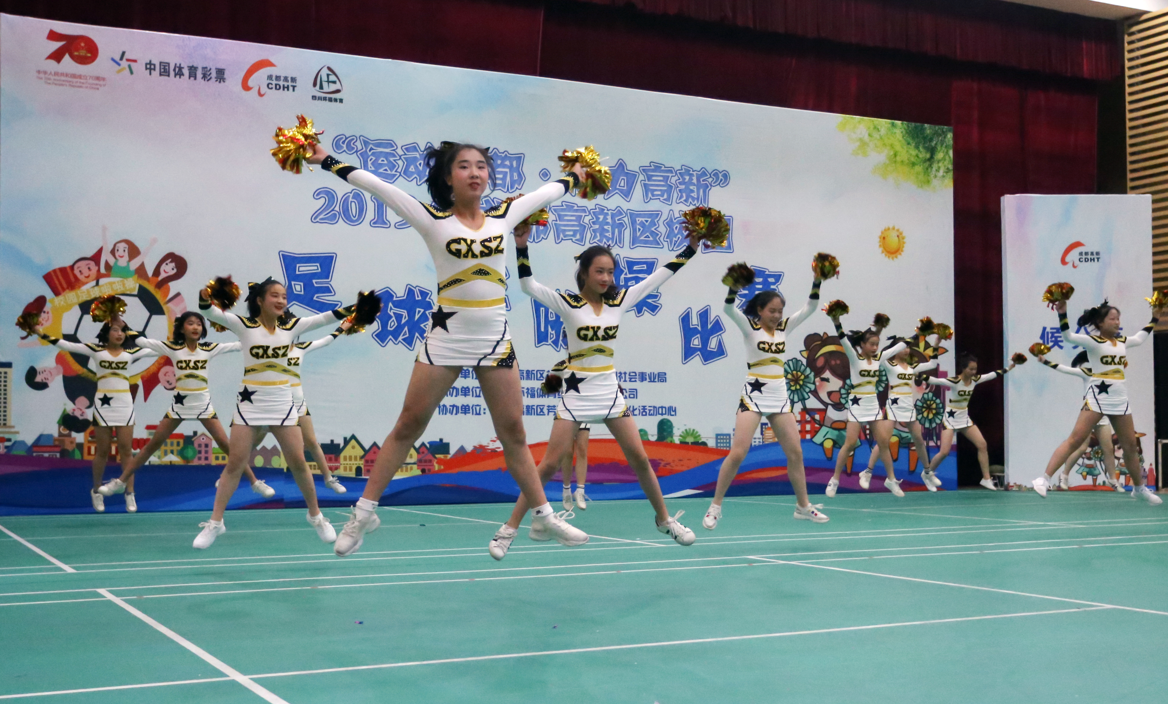成都高新区2019年足球啦啦操,高新区第一小学足球联赛比赛视频