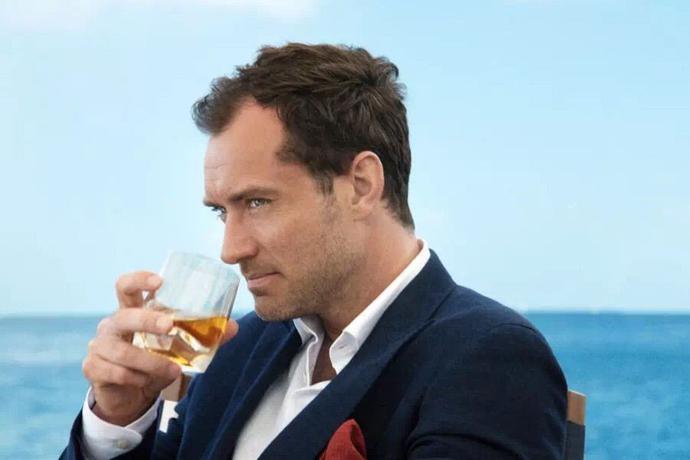 这家烈酒公司，年营收超1000亿，茅台一直在追赶