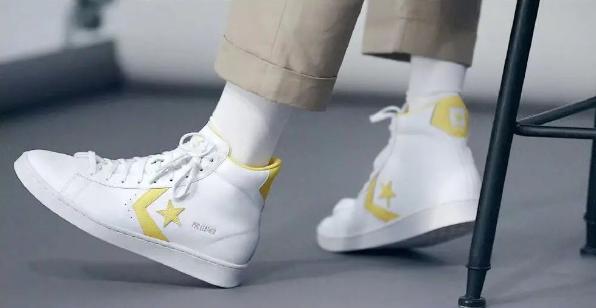 白敬亭上脚安踏跑鞋,安踏氮科技跑鞋白敬亭同款