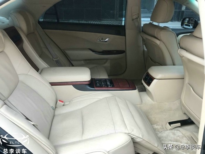 落地100万豪华车,落地价100多万的皇冠